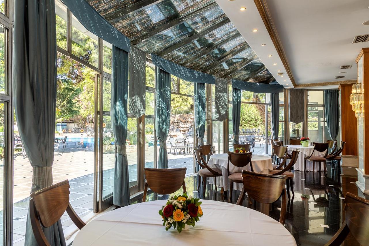 Oasis Hotel 4*