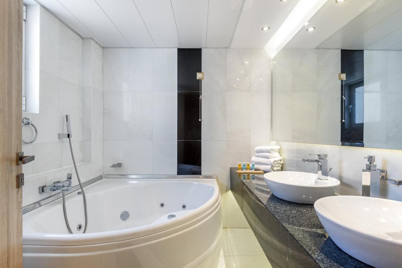 Oasis Hotel 4*