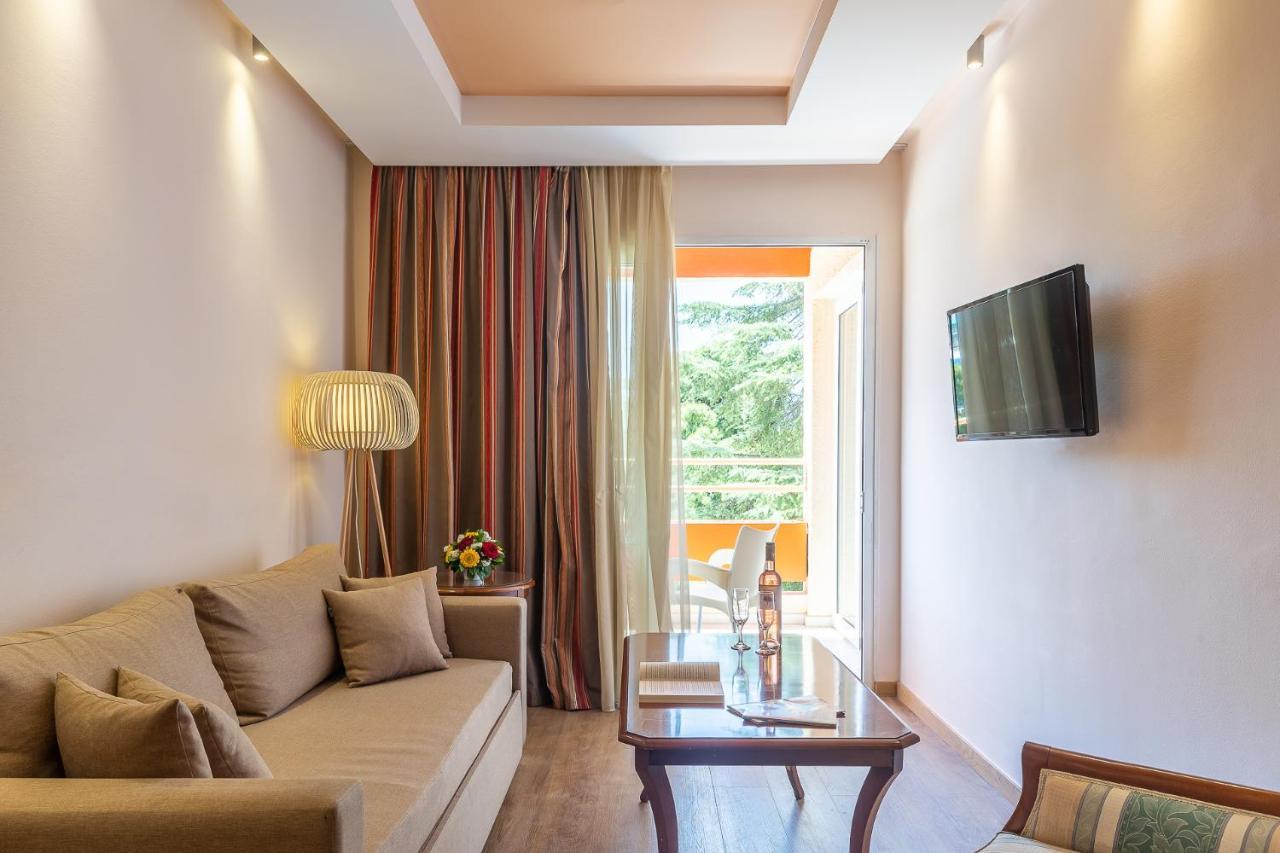 Oasis Hotel